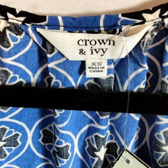 New Without tags "Crown & Ivy" woman's blouse - Picture 5 of 7